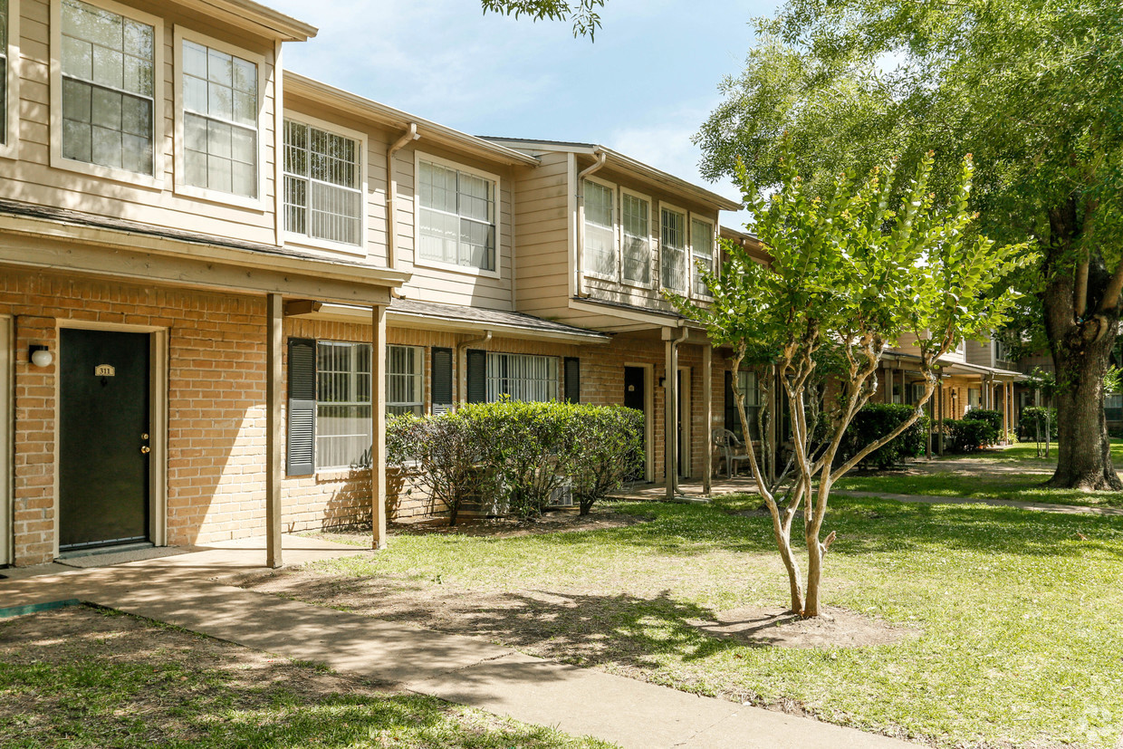 Photos and Video of Stafford Run in Stafford, TX